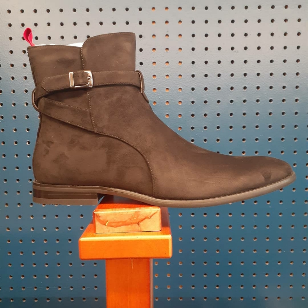 Black Chelsea boots